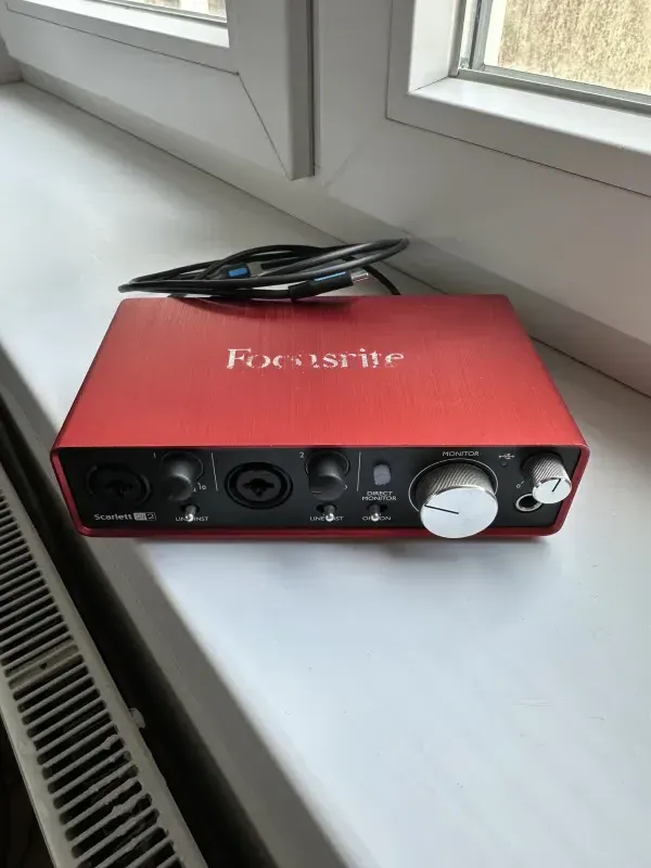 Focusrite  Tarjeta de sonido externa