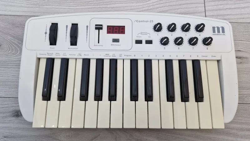 Miditech Control 25 i2 MIDI Kontroller