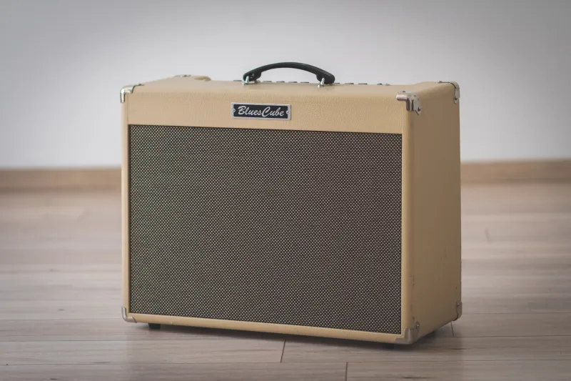 Roland BluesCube Artist Combo de guitarra