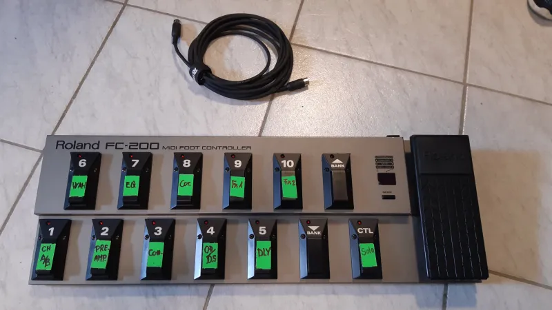 Roland FC-200 Pedal de interruptor