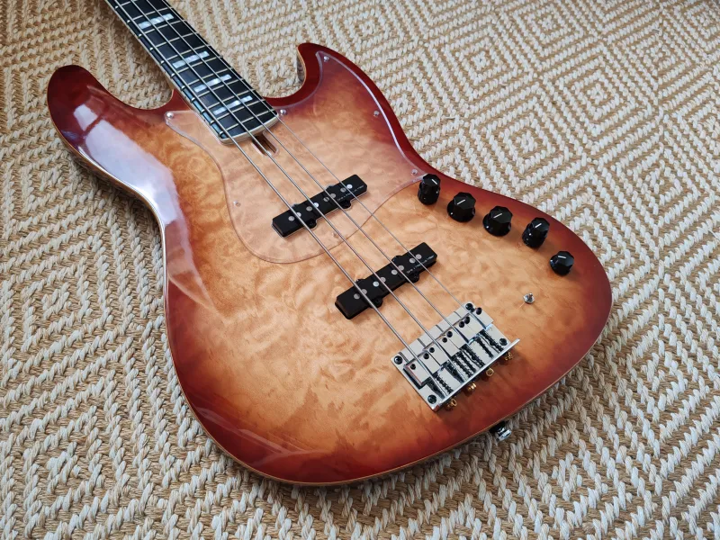 Sire V9 Alder 2nd Gen gyári tokkal Bass guitar