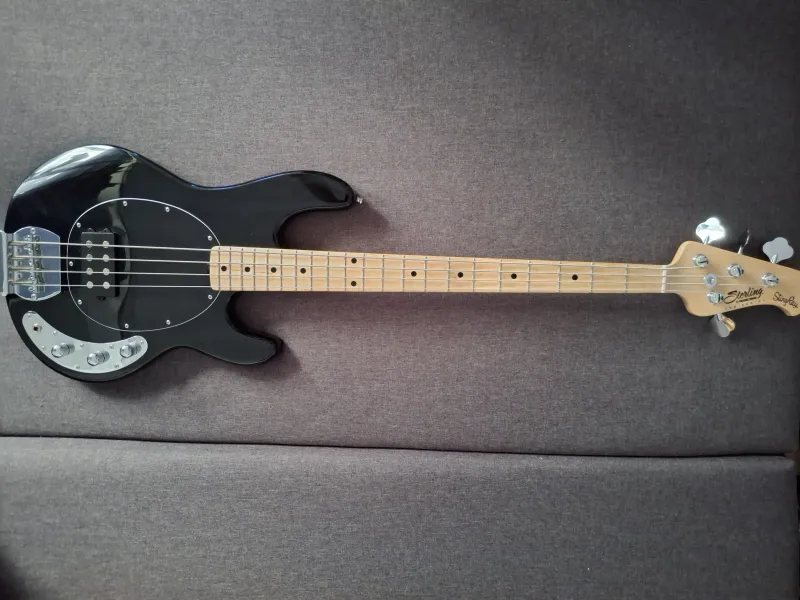 Sterling Eladó újszerű garanciás Sterling Ray 4 Bass Gitarre