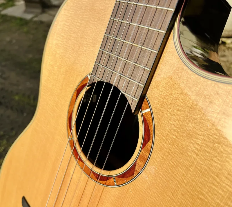 YAMAHA NCX900R Guitarra clásica electroacústica