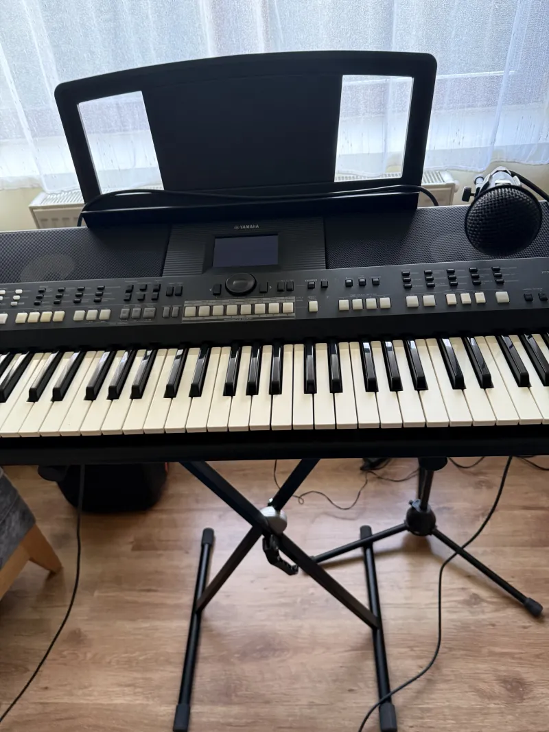 YAMAHA PSR-S 650 Synthesizer