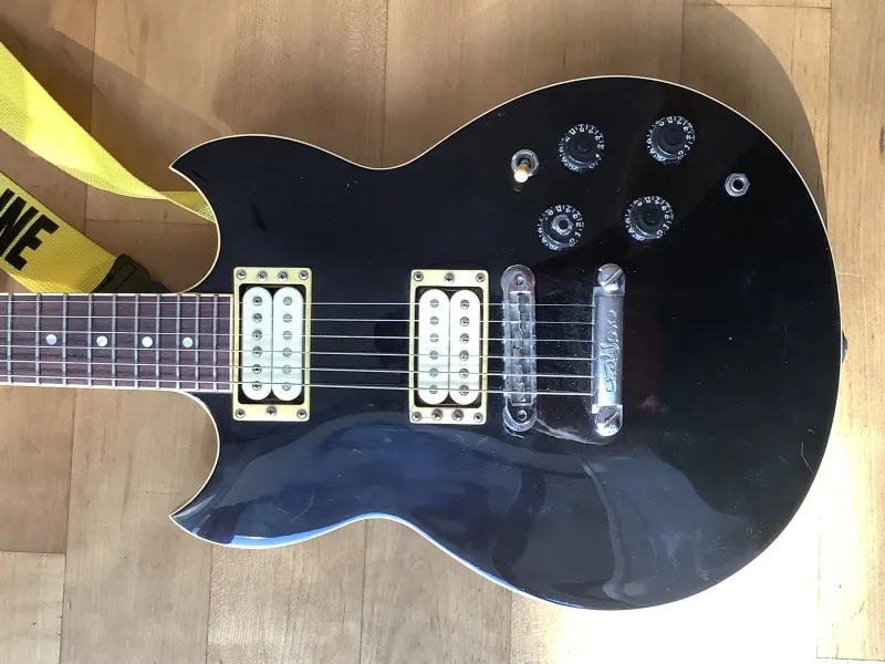 YAMAHA SG300 E-Gitarre