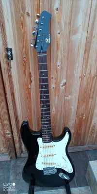 Hondo H-76 Stratocaster Hondo H-76 Stratocaster