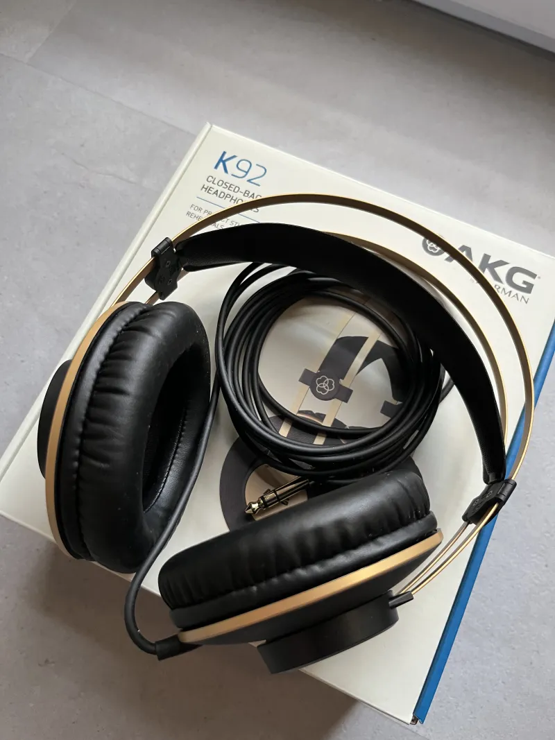 AKG K92 Stúdiófejhallgató