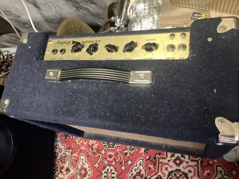 Ampeg Superjet SJ-12M elektrónkové gitarové kombo