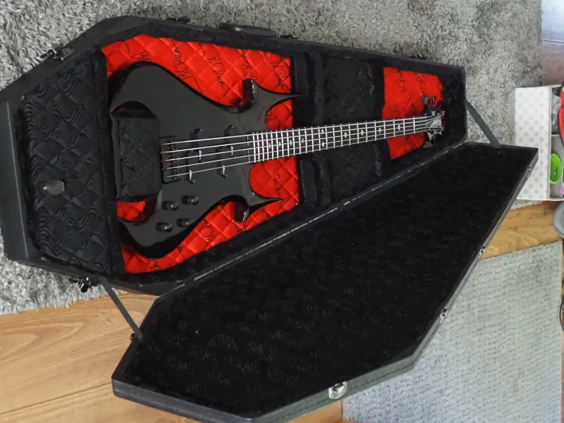 B.C. Rich Zombie NT 5 Bajo de 5 cuerdas
