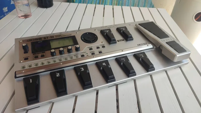 BOSS GT-10 Multieffekt processzor