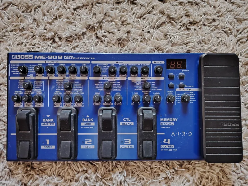 BOSS ME-90B Bass Multi-Effekt