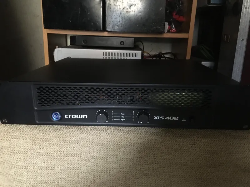 Crown XLS 402 Výkonový zosilňovač