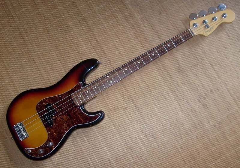 Fender American Series Precision Basgitara