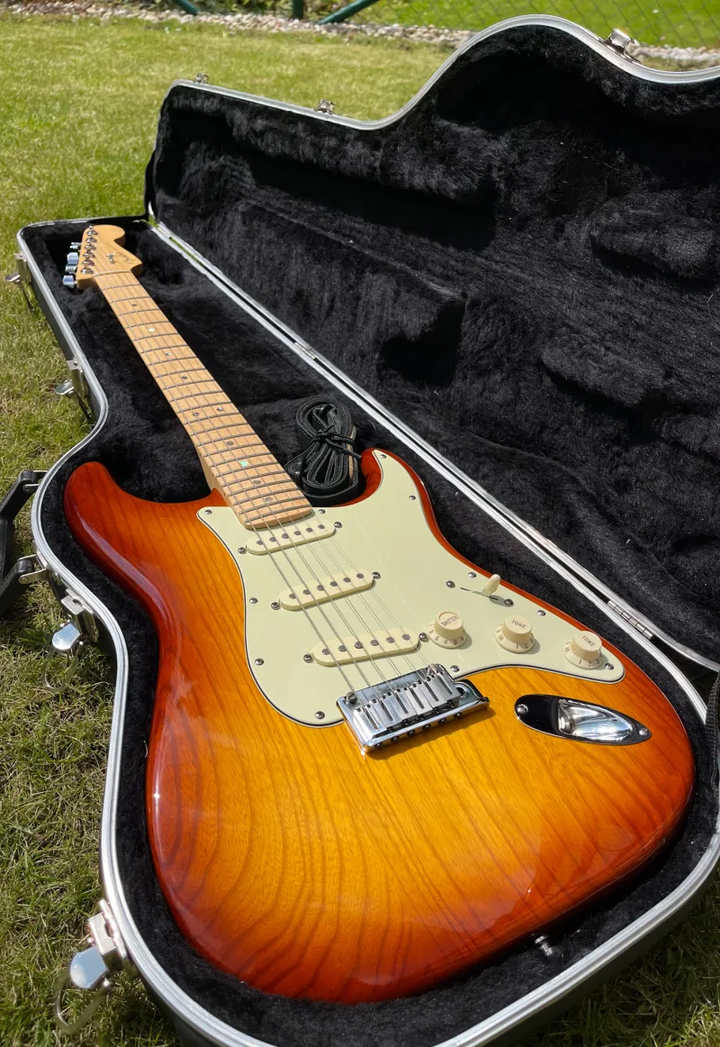 Fender US Stratocaster Deluxe 2007 Tobacco Sunburst E-Gitarre