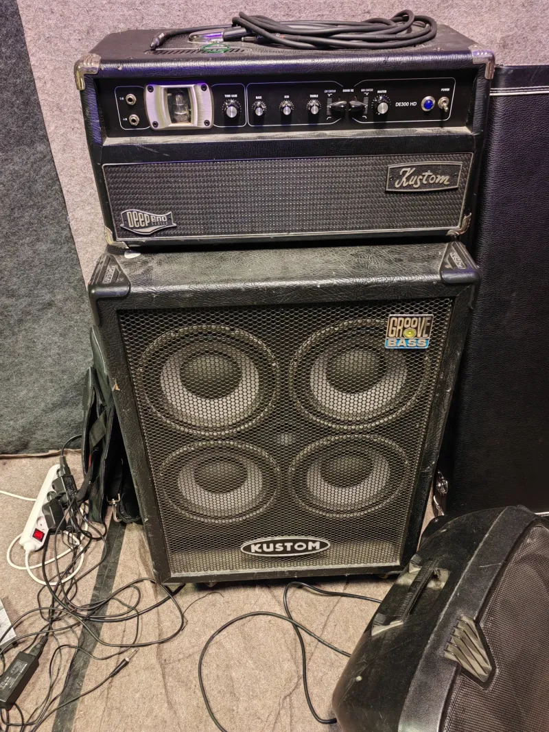 Kustom DE300HD + Groove Bass 410h Bassverstärkerkopf