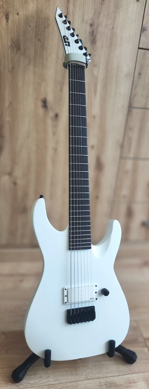 LTD M-7B Arctic Metal 7-saitige E-Gitarre