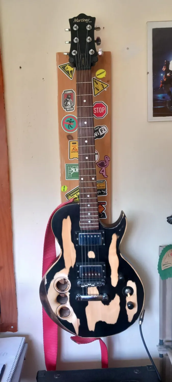 Martinez Est.1978 Electric guitar