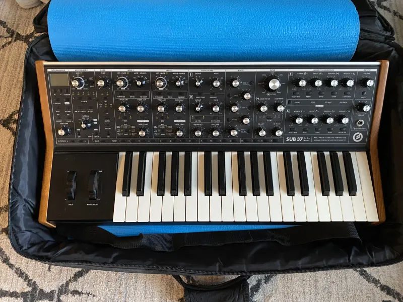 Moog Sub37 Tribute edition Sintetizador analógico