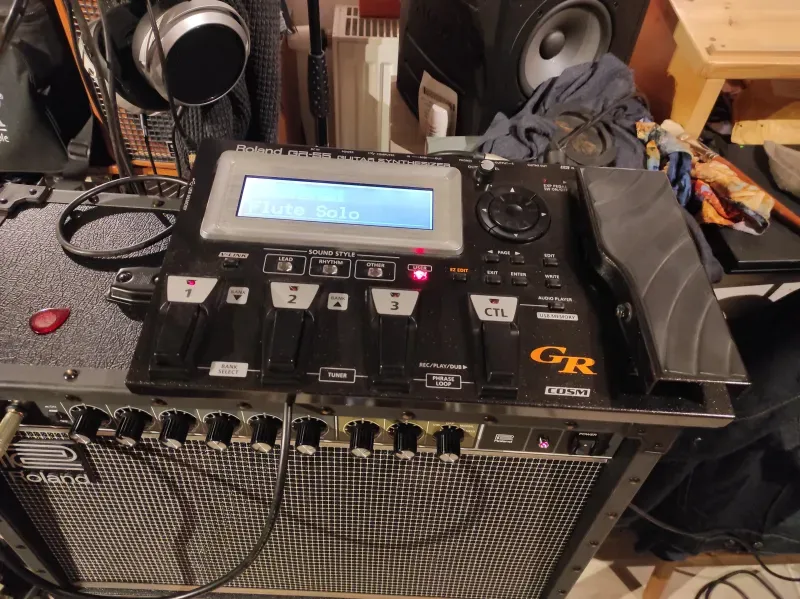 Roland Gr55 Guitar synthesizer