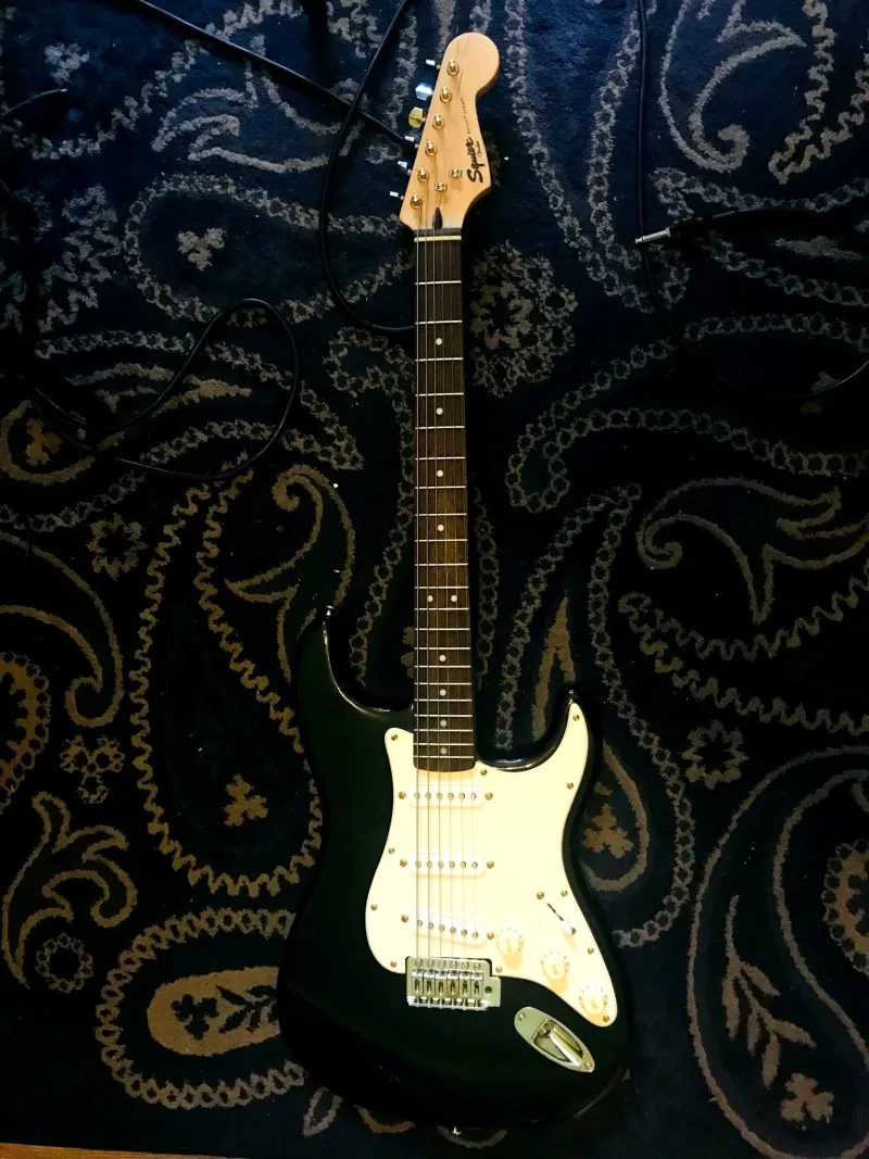 Squier Bullet Strat E-Gitarre