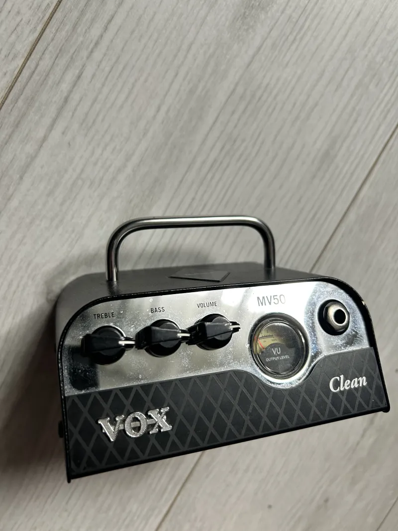 Vox MV-50 amplificador a válvulas