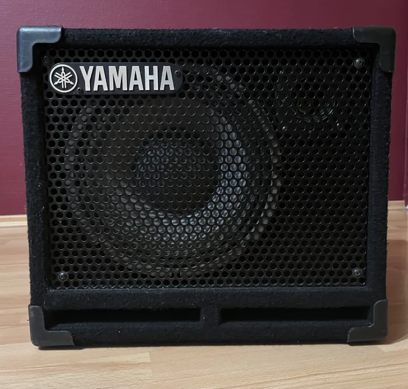 YAMAHA BBT 110s Caja de bajo