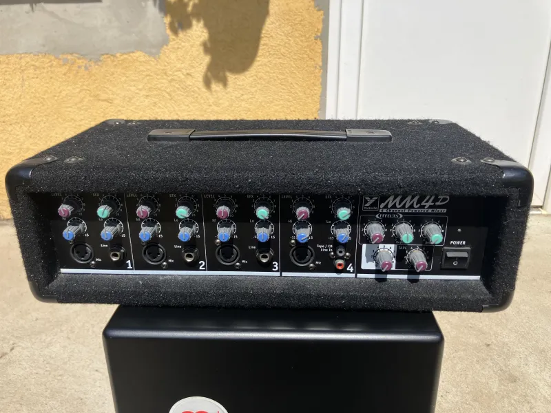 Yorkville MM4D Mezclador amplificador