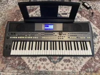 YAMAHA PSR-S670
