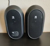 JBL 104BT desktop monitor pár