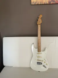 Squier STANDARD STRATOCASTER  M2 SOROZAT Elektromos gitár - Rising75 [Ma, 04:35]