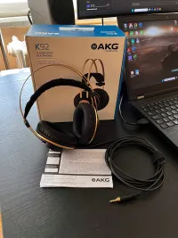 AKG K92 Stúdió fejhallgató Stúdiófejhallgató - Hárs Barna [Ma, 13:19]