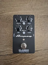 Ampeg Analog Bass Preamp Basový pedál [July 9, 2025, 9:08 am]