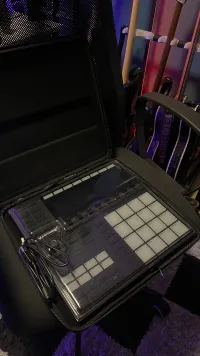 Native Instruments MASCHINE MK3 Groove Box Native Instruments MASCHINE MK3 Groove Box