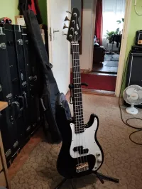 - LA Short Scale Bass - LA Short Scale Bass
