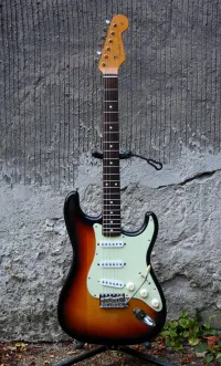 Fender Stratocaster Japan Guitarra eléctrica - Hurtu [Today, 7:29 pm]