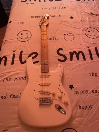 Squier STANDARD STRATOCASTER Squier STANDARD STRATOCASTER