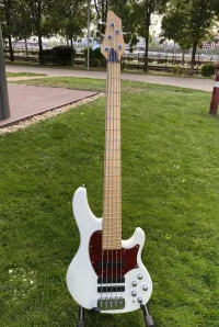 Clover Avenger 5 Basgitara 5 strún - Ujj Misa [Today, 5:24 pm]