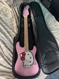 Squier Hello Kitty Stratocaster 2024 - Pink