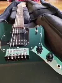 Squier Pitchblack Mustang FSR HH