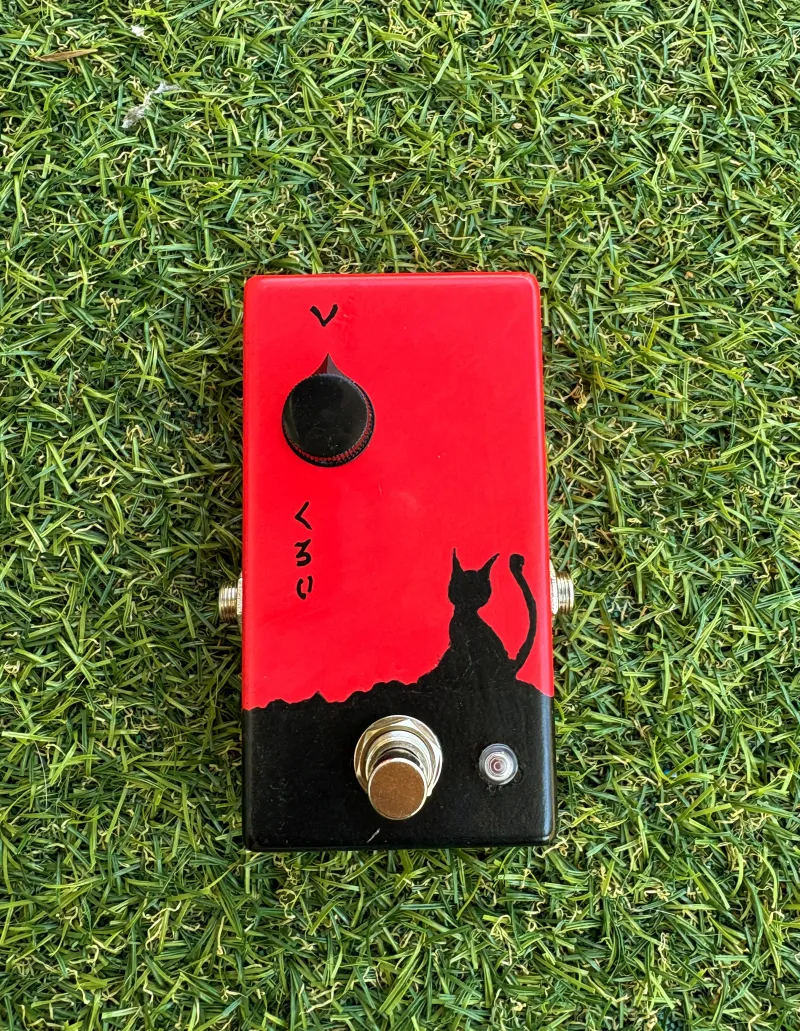 - Midnight Electronics  Doom Fuzz Effect pedal