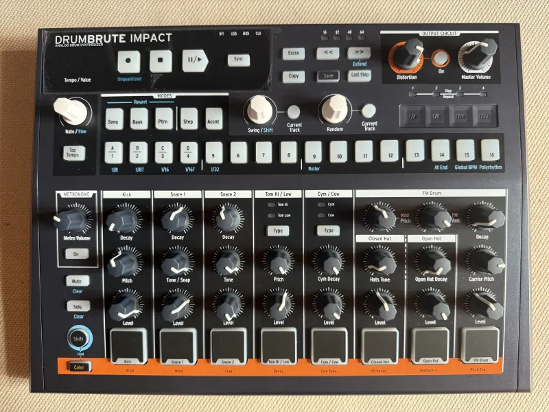 Arturia Drumbrute Impact Analog-Synthesizer