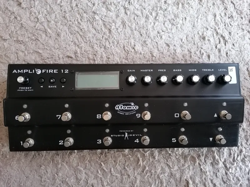 Atomic AMPLIFIRE 12 Procesador de efectos múltiples