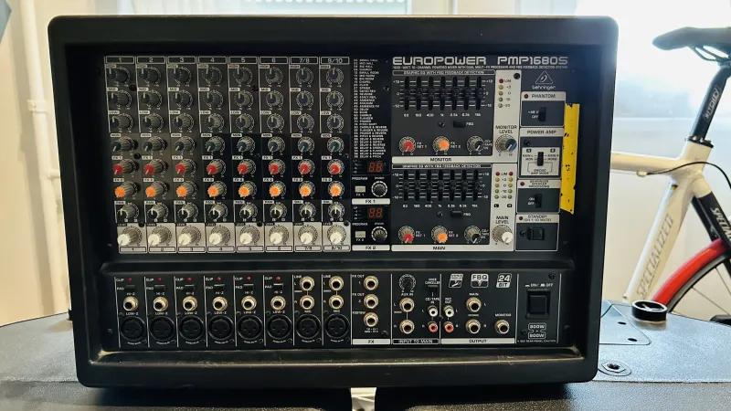 Behringer Europower PMP1680s Mezclador amplificador