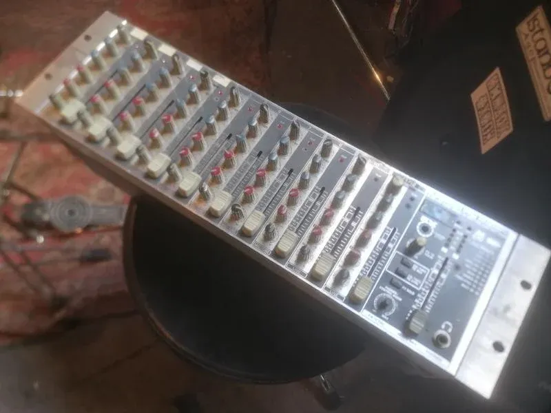 Behringer Rx1202fx Mezclador