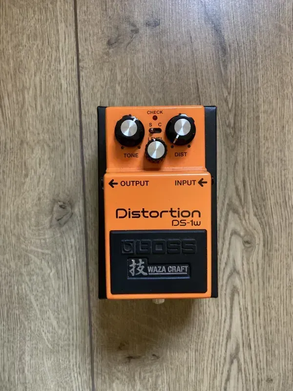 BOSS DS-1w Effekt pedál