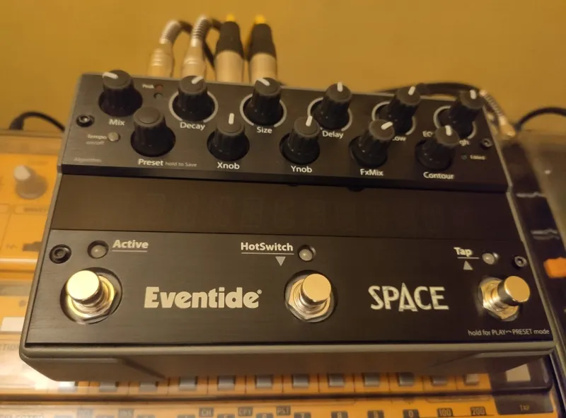 Eventide Space Reverb pedál