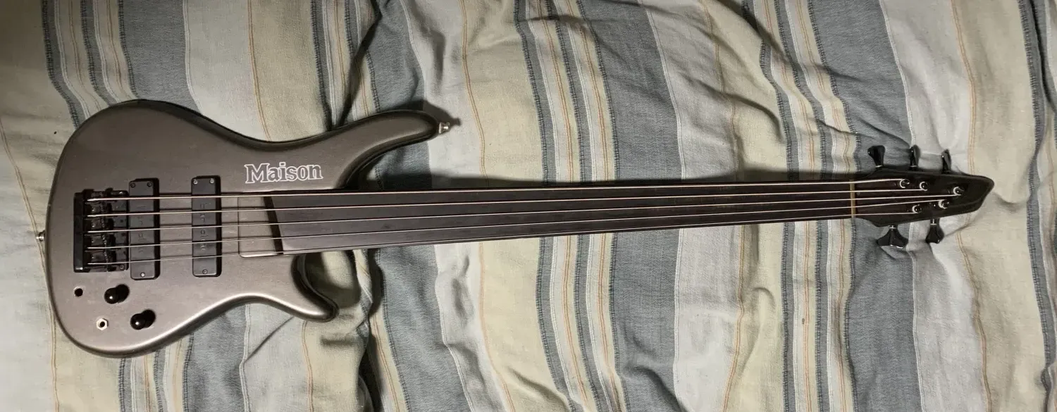 Maison 5 Fretless
