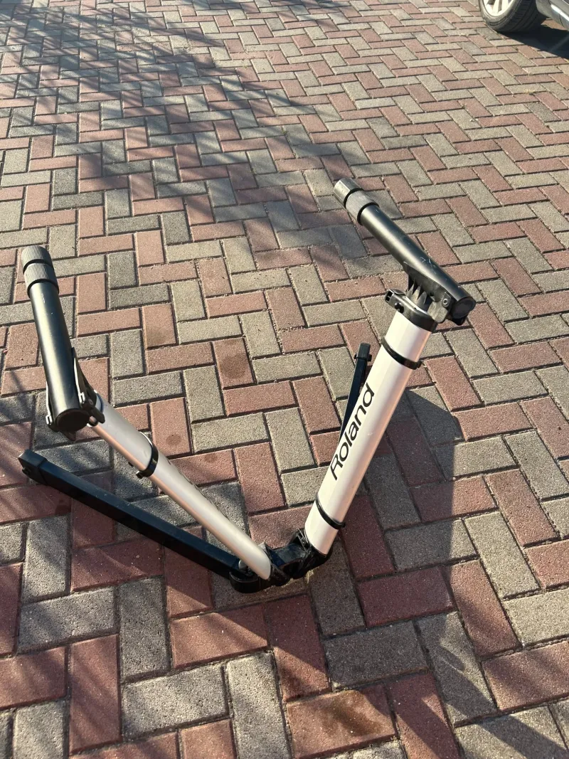 Roland KS-V7 Stojan