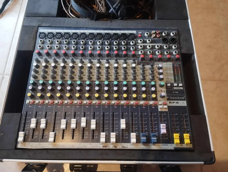 Soundcraft EFX 12 Mixing desk