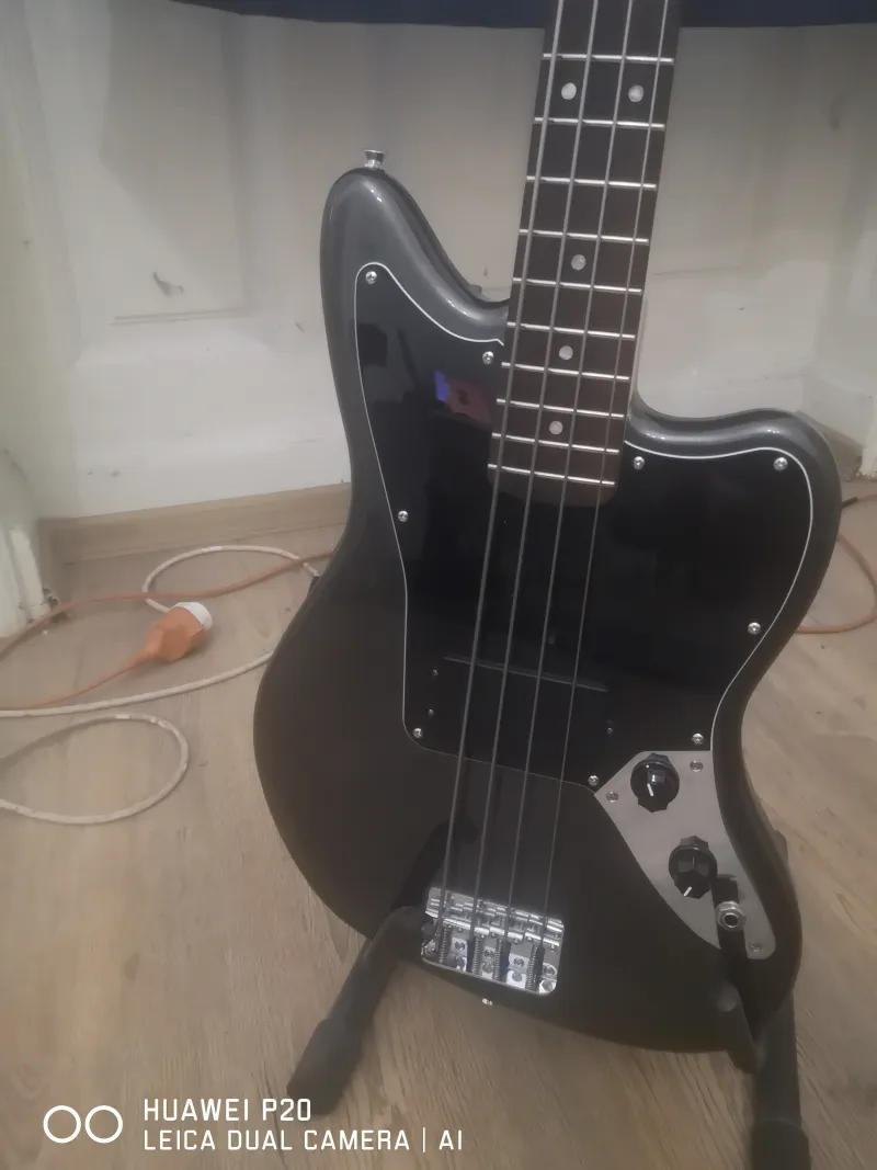 Squier Jaguar Bass Gitarre